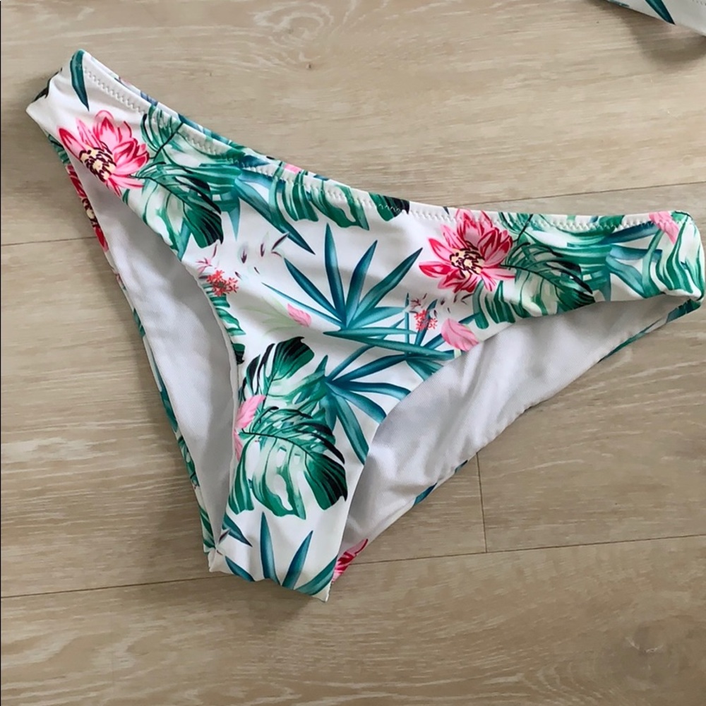 Bikini Set - Picture 2 of 5